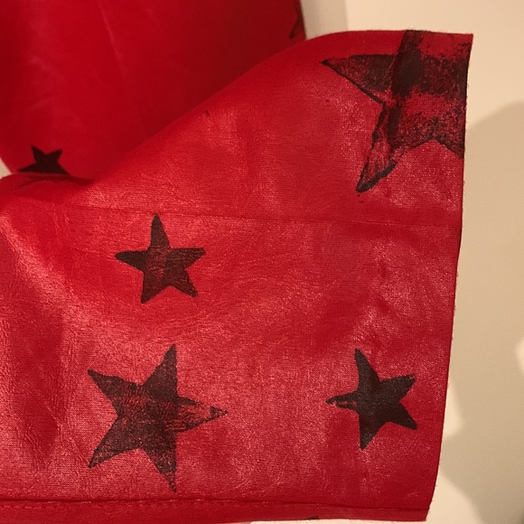 Red pants with black stars, fits like a size 6 - Picture 9 of 15